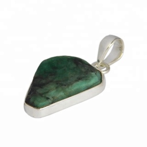 Exquisito diseño 925 plata esterlina Esmeralda piedra preciosa colgante hecho a mano joyería fina colgantes y dijes - Product Image 1