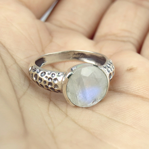 Bagues de fiançailles Shri Ashapura Jewels en argent sterling avec pierre de lune arc-en-ciel blanche ovale, sertie pavé, style classique - Product Image 4