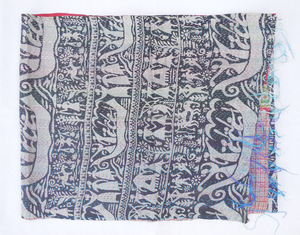 Foulard indien réversible en soie Kantha avec motif brodé - Product Image 1