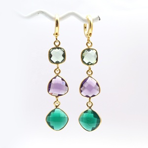 Boucles d'oreilles créoles longues en laiton fait main avec améthyste et onyx vert, plaquées or, serties de pierres précieuses, pour femme, classiques, pour mariage, fête, cadeau, bijoux - Product Image 1