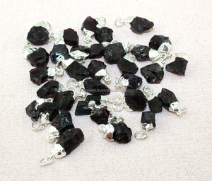 Conector de joyería colgante en bruto DIY, Conector de fabricación de granate natural sin cortar, conectores de piedra natal chapados en plata y latón - Product Image 4