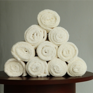 Pequeños juegos de toallas de baño hechos en la India Hermoso color sólido y diseño Exportación DE CALIDAD 100% Toalla de baño de algodón al precio más barato. - Product Image 3
