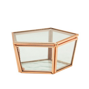 Coffret cadeau de bijoux de luxe en acier et verre en forme de coeur doré pour stocker et exposer des pièces précieuses - Product Image 4