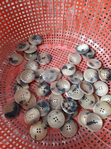 Bouton en forme de corne de vache, 4 trous, de haute qualité, pour costume - Product Image 2