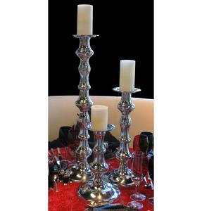 Bougeoir pilier en aluminium argenté Bougeoir décoratif en métal adapté à la maison et au mariage Décoration de table - Product Image 1