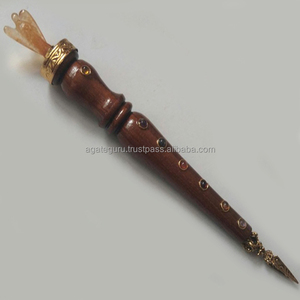Bâton de chakra de guérison en bois fait à la main Baguette d'ange d'aventure jaune avec pierre précieuse un produit unique et élégant - Product Image 1