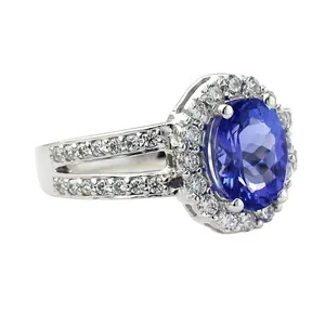 Dynamic Design of Engagement Ring Wedding Ring with Blue Color CZ Stone in 925 Silver Ring