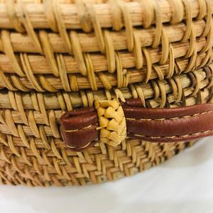 Sacs à main ronds en rotin tissé à la main Boho Bali pour femmes - Product Image 2