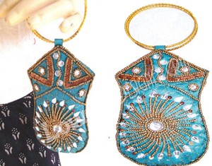 Funda para teléfono móvil de tela de seda con bordados hechos a mano - Product Image 3