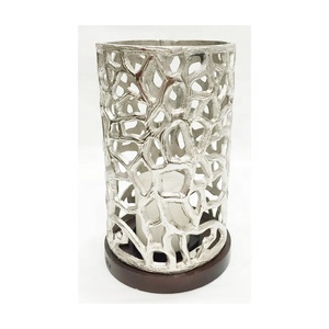เทียนตกแต่งพายุเฮอริเคน - Product Image 1