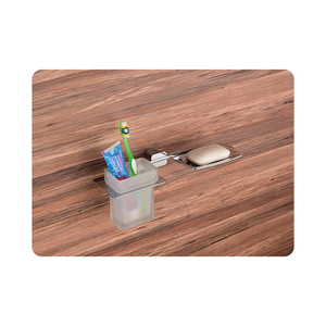 Juego de baño decorativo de dos piezas montado en la pared de Metal con soporte para vaso y cepillo de dientes ecológico y fácil de limpiar - Product Image 1