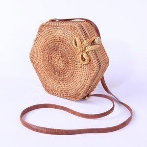 Venta al por mayor estilo bohemio bolso de hombro de ratán grande para las mujeres hueco de playa redondo de lino forro de bambú cubierta de cierre - Product Image 2