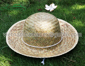 Chapeau de paille personnalisé naturel en feuille de palmier et en jonc de mer mélangé à des accessoires personnalisés - Product Image 2