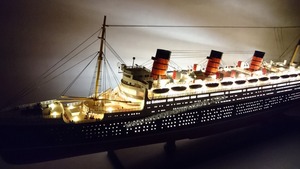 Modèle de paquebot QUEEN MARY 1 avec lumières en bois - Navire en bois - Product Image 2