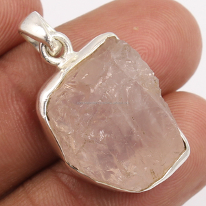 Pendentif en quartz rose poli en argent sterling 925 pur, serti de pierres précieuses, tendance et mignon ! Exportateur unisexe - Product Image 1