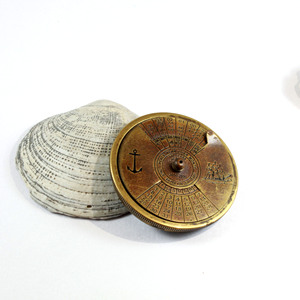 Reloj de brújula Náutica de latón antiguo Calendario de 100 años hecho a mano 100% que muestra diferentes ciudades aleación cuero vidrio Metal - Product Image 5