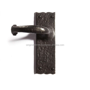 OMG Industries Grande poignée de porte moderne en métal noir en fonte pour porte coulissante de grange - Product Image 2