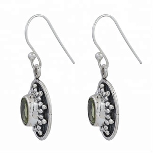Pendientes Colgantes de Plata de Ley 925 con Gema Ovalada de Peridoto, Hechos a Mano, para Regalo de Boda o Fiesta - Product Image 2