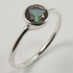 Bague tendance avec sertissage en bezel, toutes tailles, argent sterling 925, pierre précieuse en quartz mystique, bijoux élégants pour les fêtes - Product Image 1