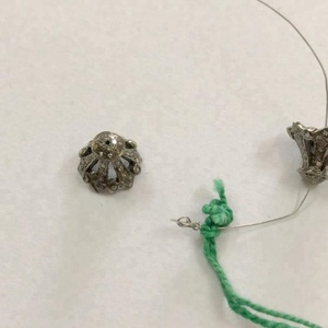 Tapa de cuentas con flores Abalorio de diamantes pavimentados naturales Plata de Ley 925 Compre ahora a precio de fábrica mayorista del proveedor Comprar en línea - Product Image 1