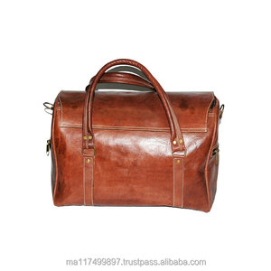 กระเป๋าเดินทางหนังวัวแท้แบบวินเทจ ดีไซน์คลาสสิกสำหรับเดินทางค้างคืนหรือวันหยุดสุดสัปดาห์  งานทำมือสไตล์เรียบง่าย  ตกแต่งด้วยหัวเข็มขัดทองแดงและสายสะพาย - Product Image 3