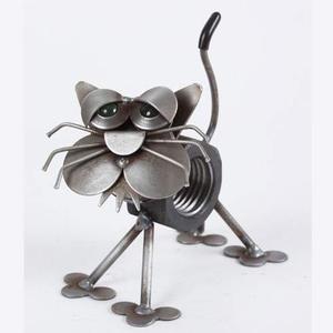 Escultura artística de gato de Metal reciclado artesanal - Product Image 1
