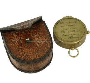 Brújula de latón de 2 pulgadas de inspiración antigua con pantalla de esfera de puntero y estuche de cuero accesorios de viaje artesanía Calvin - Product Image 1
