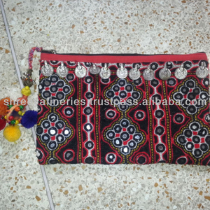 กระเป๋าถืองานฝีมืออินเดียแบบกระจกปักลายบันจารา คูชี ขนาดเล็ก ดีไซน์หรูหราสำหรับงานกลางคืน - Product Image 1