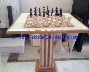Table d'échecs sur piédestal en onyx avec jeu d'échecs élégant et durable en marbre - Product Image 4