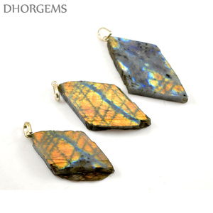 Pendentif en tranche de pierre précieuse naturelle Labradorite Feu Doré Dhorgems, minéral, avec changement de couleur, en provenance du Rajasthan, vente en gros - Product Image 5