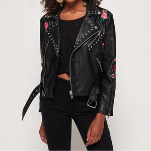 Con borchie delle donne del faux del fiore del ricamo di modo biker giacca di pelle - Product Image 5