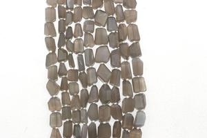 14 pouces de Long en pierre de lune grise naturelle, pépites à facettes en forme de perles, fabricant en gros, véritable haute qualité - Product Image 4