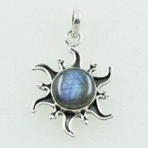 Pendentif en forme de soleil en argent sterling 925 avec pierre de labradorite grossiste de bijoux pour enfants de style religieux en Inde - Product Image 2