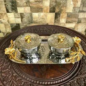 Plateau et deux bols avec couvercle, artisanal et en aluminium, décoratif en métal, pour l'artisanat et le travail - Product Image 1