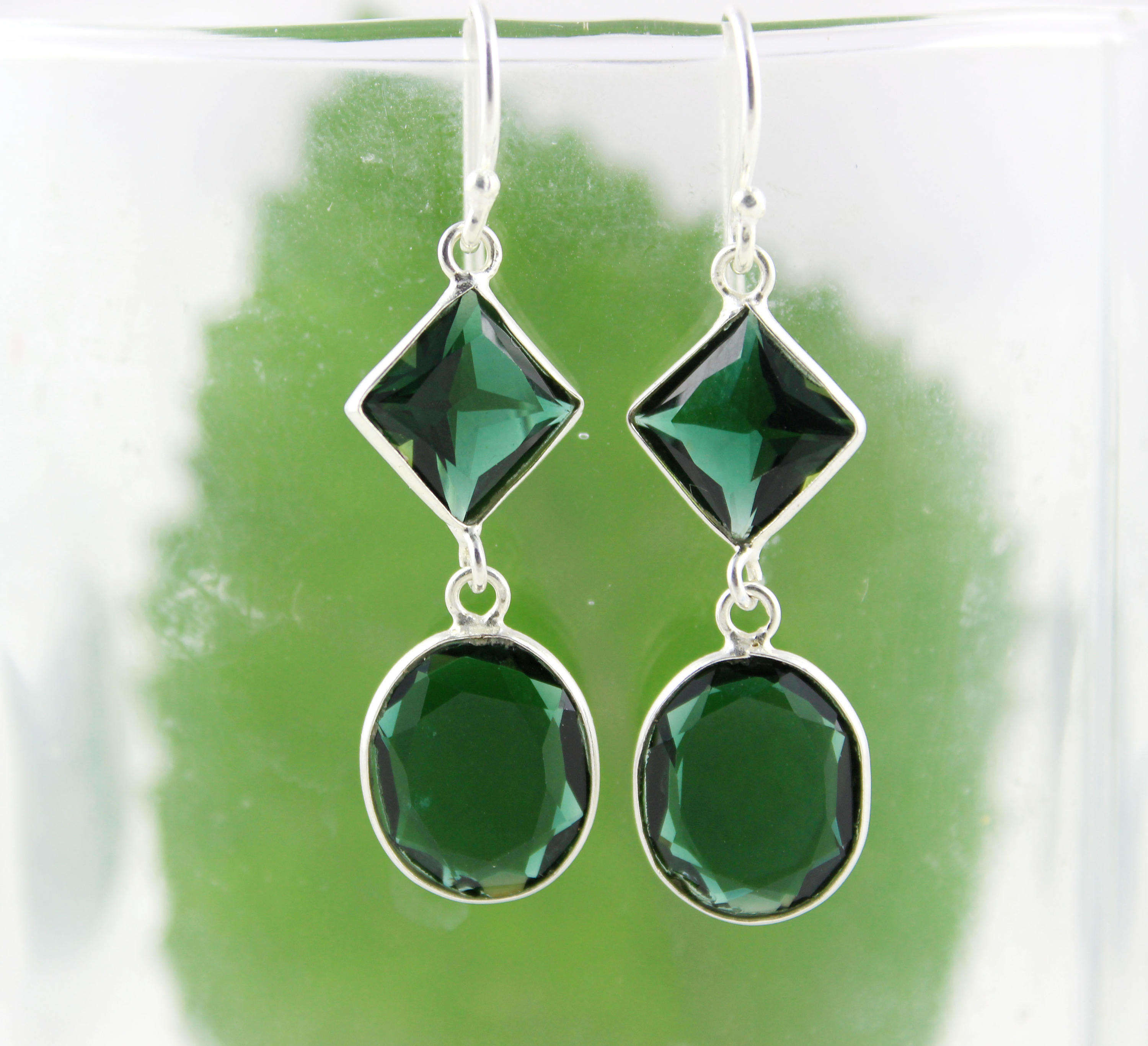 สีเขียว