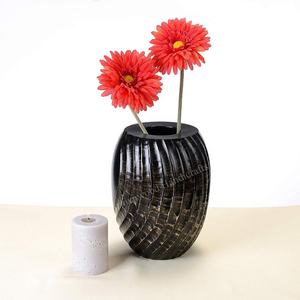 Recién llegado, jarrón para decoración del hogar, hermoso jarrón de madera negro tallado a mano para compradores mayoristas, jarrón de flores de diseño tallado en madera de Mango - Product Image 3