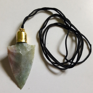 Pendentif pointe de flèche jaspe vert avec fil en gros cristal d'Inde - Product Image 1