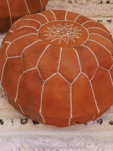 Pufs marroquíes modernos plegables de cuero genuino tostado a la moda - Product Image 2