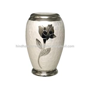 Urnas Funerarias de Latón Monarch Going Home para Cenizas Humanas de Adultos |   Urnas Conmemorativas Monarch Estilo Americano con Pájaro Grabado, Tamaño 10 Pulgadas - Product Image 4