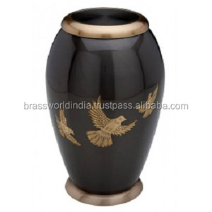 Urne funéraire pour oiseaux, style américain, adulte, par Brassworld India Funeral Supplies - Product Image 1
