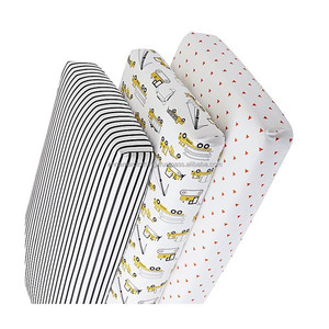 Sábana ajustable orgánica personalizada para cuna con tu propio logotipo - Product Image 1