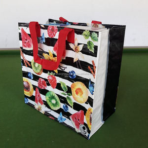 Bolsa de Compras de Color Personalizado Tejida en PP con Asa de Cinta de PP y Construcción de Tubo en U 45cm X 33cm X 12cm - Product Image 3
