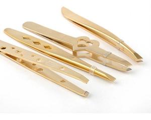 Pincettes à sourcils fantaisie en acier inoxydable de qualité médicale de haute qualité en titane plaqué or - Product Image 1