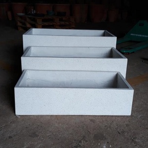 [ECOVA-POTS] คอนกรีตน้ำหนักเบาแบบดั้งเดิมในรูปทรงรางสำหรับกระถางต้นไม้ในหินขัดสีขาว - Product Image 1