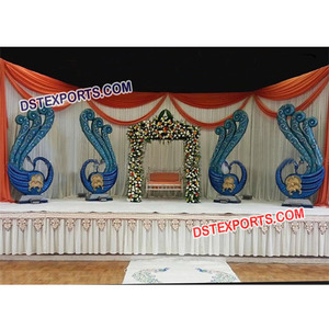 Piliers de décoration de scène de mariage sur le thème du paon de style moderne pour la réception de mariage hindou - Product Image 1