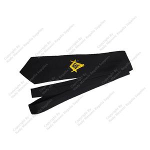 Masonic Regalia สีดำผูกกับสแควร์และเข็มทิศปักโลโก้