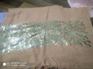 Echarpe d'hiver en laine avec bordure à paillettes, dentelle respirante à volants, longueur moyenne - Product Image 4