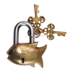 Cadenas traditionnel à motif poisson - Serrure de sécurité décorative en laiton - Product Image 1