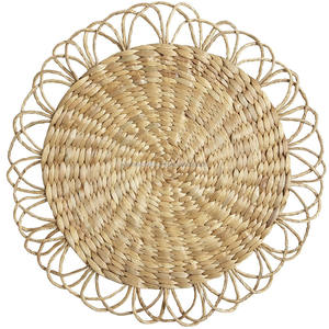 Napperon rond de mariage fait main Style floral Design merveilleux pour la décoration de table à manger Fabriqué au Vietnam - Product Image 1