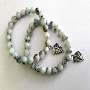 Bracelet de perles naturelles en pierre de lune arc-en-ciel d'Inde - Product Image 1